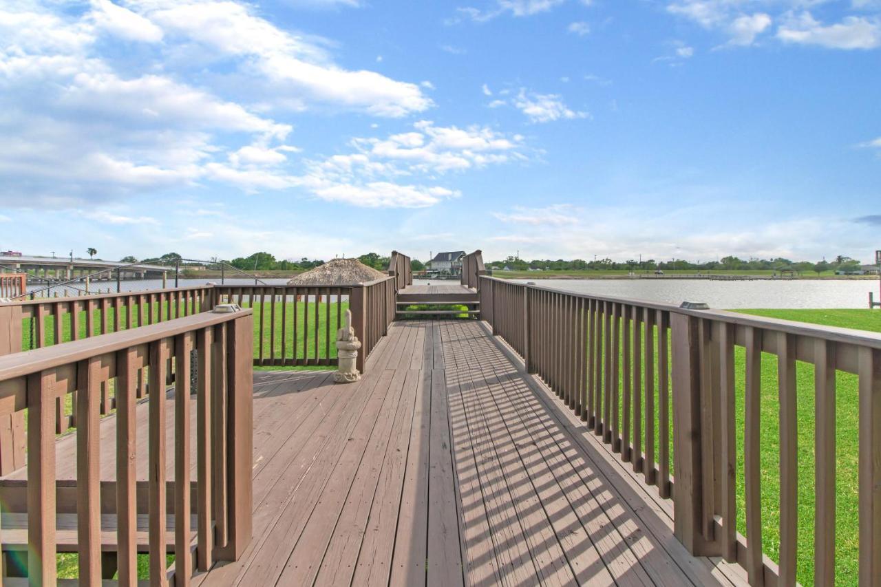 Luxury Waterfront Home Family And Pet Friendly Near Surfside Beach 11 Mins Freeport Dış mekan fotoğraf