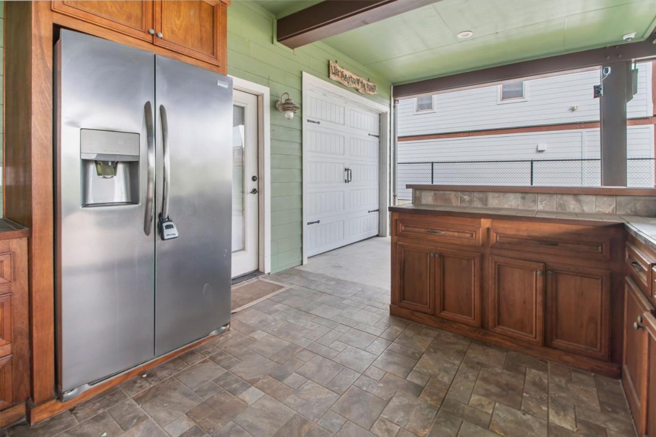 Luxury Waterfront Home Family And Pet Friendly Near Surfside Beach 11 Mins Freeport Dış mekan fotoğraf
