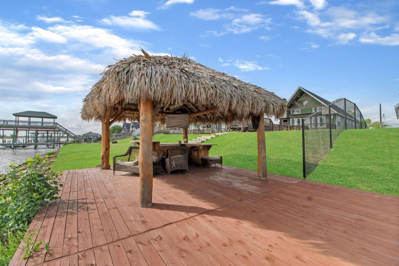 Luxury Waterfront Home Family And Pet Friendly Near Surfside Beach 11 Mins Freeport Dış mekan fotoğraf