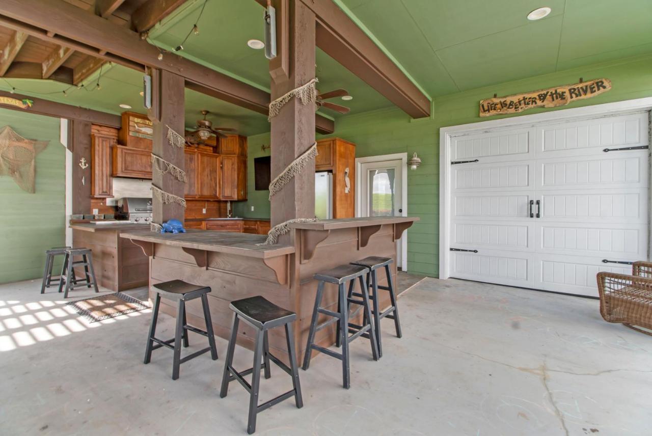 Luxury Waterfront Home Family And Pet Friendly Near Surfside Beach 11 Mins Freeport Dış mekan fotoğraf