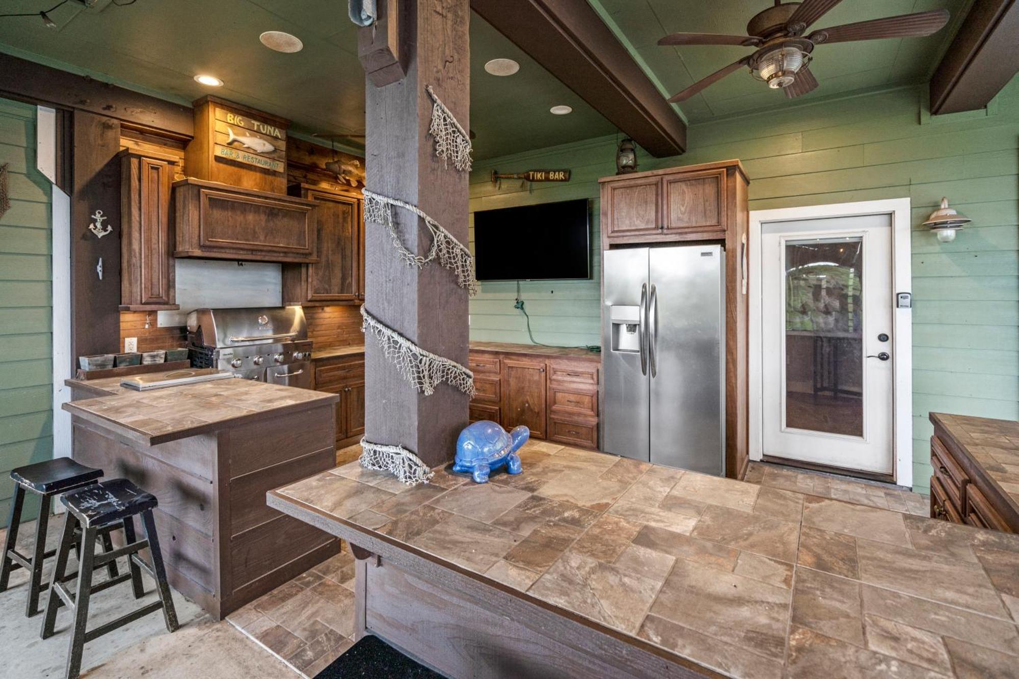 Luxury Waterfront Home Family And Pet Friendly Near Surfside Beach 11 Mins Freeport Dış mekan fotoğraf