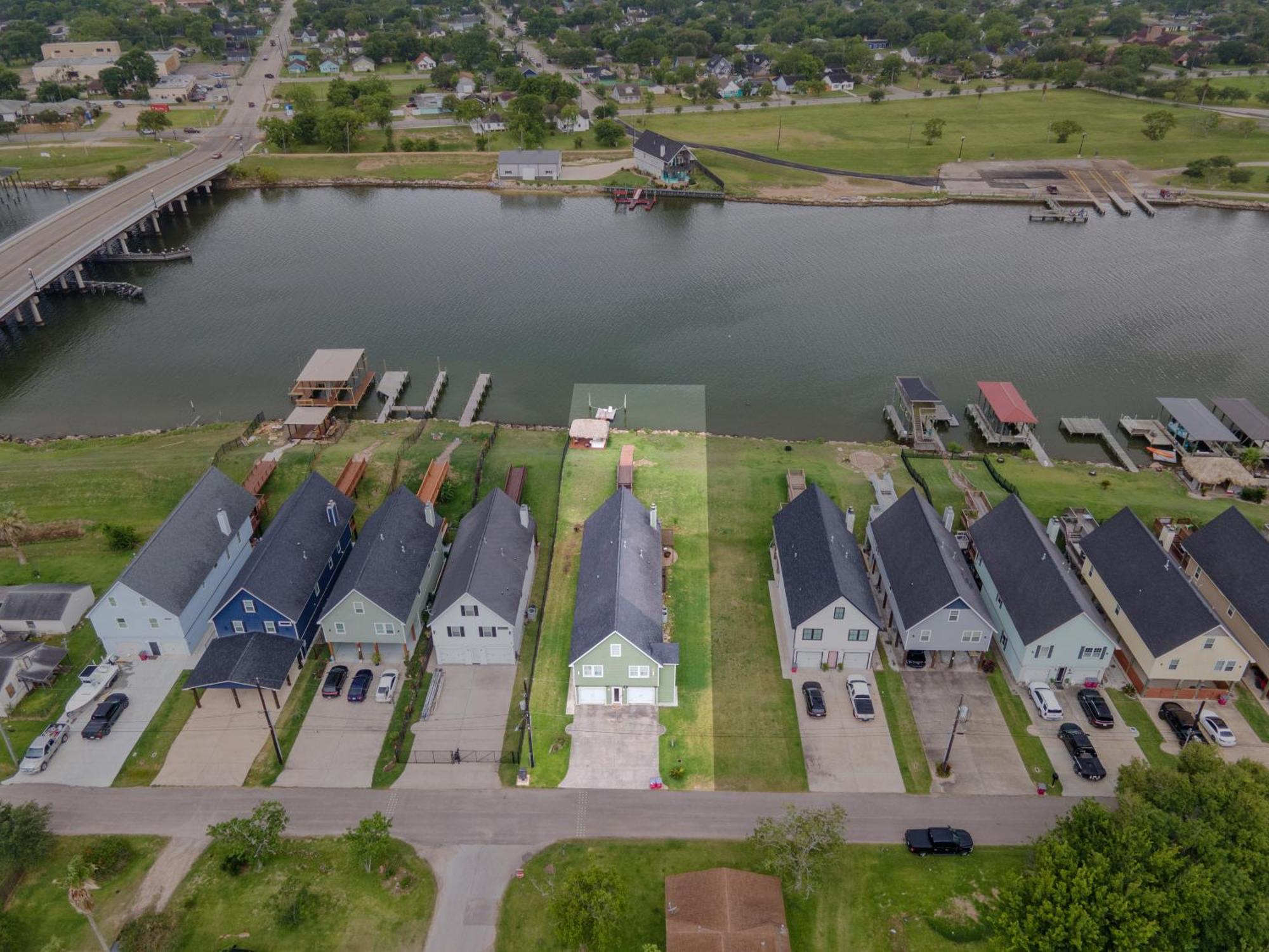 Luxury Waterfront Home Family And Pet Friendly Near Surfside Beach 11 Mins Freeport Dış mekan fotoğraf