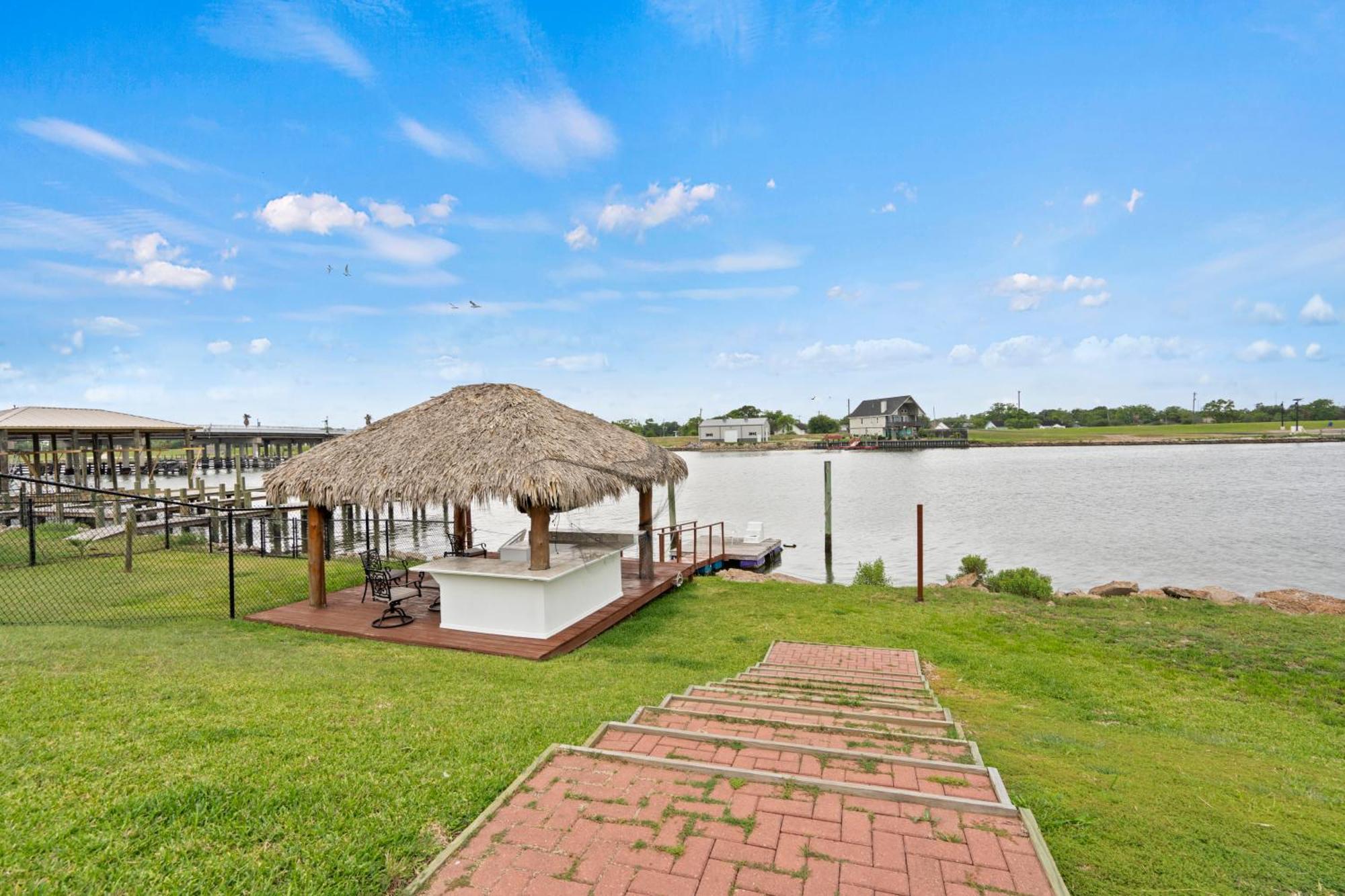 Luxury Waterfront Home Family And Pet Friendly Near Surfside Beach 11 Mins Freeport Dış mekan fotoğraf