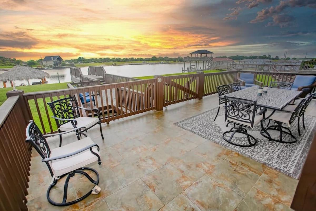 Luxury Waterfront Home Family And Pet Friendly Near Surfside Beach 11 Mins Freeport Dış mekan fotoğraf